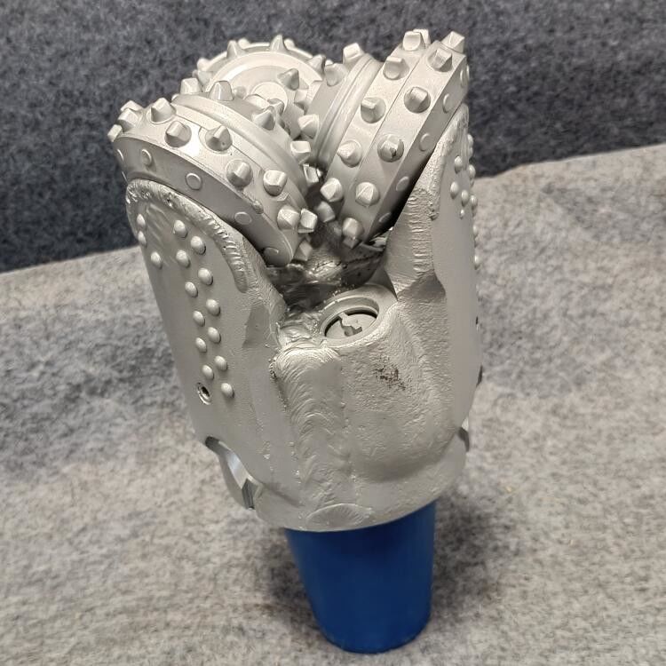 Thời gian sử dụng dài Tiếng ồn thấp 3 1/2 API Reg Tricone Drill Bits for Rocks and Pebbles Drilling
