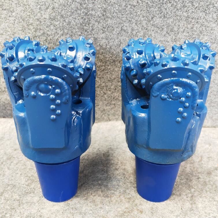 5.5 inch IADC637 khoan theo hướng ngang Tricone đá khoan bit cho hình thành cứng