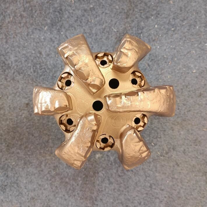 Kim cương 98mm 3 Blade Pdc Arc Angle Drill Bit Cho giếng nước Khoáng mỏ khoan